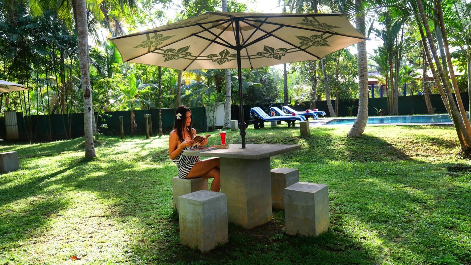 Chandra Villa Ayurveda Resort Bentota Bagian luar foto