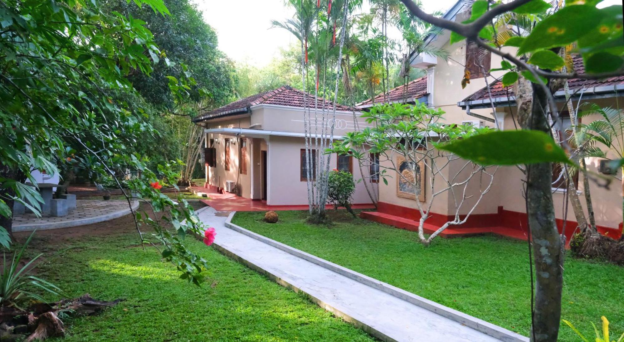 Chandra Villa Ayurveda Resort Bentota Bagian luar foto